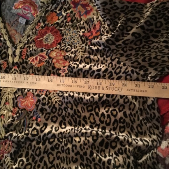 Johnny Was Taline V neck velvet embroidered top - Picture 4 of 9